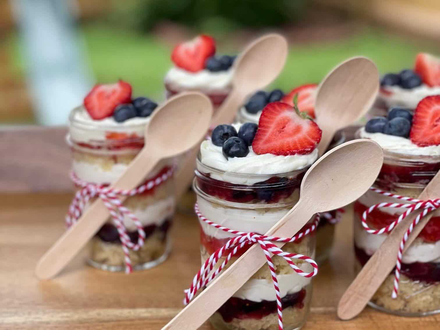 https://amycakesbakes.com/wp-content/uploads/2021/06/Cake-in-A-Jar4.jpg