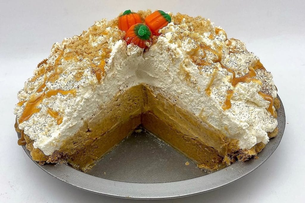 https://amycakesbakes.com/wp-content/uploads/2021/06/pumpkin-cream-pie-1-1024x683.jpg