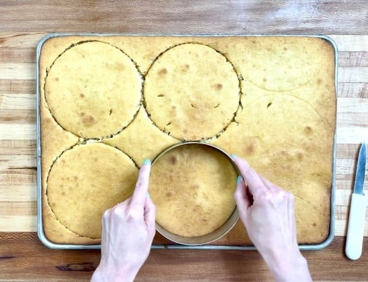 Cut cake with cake rings