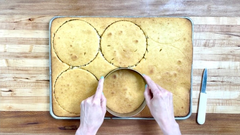 Cut cake with cake rings