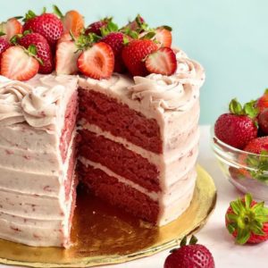 strawberry cake amycakesbakes.com