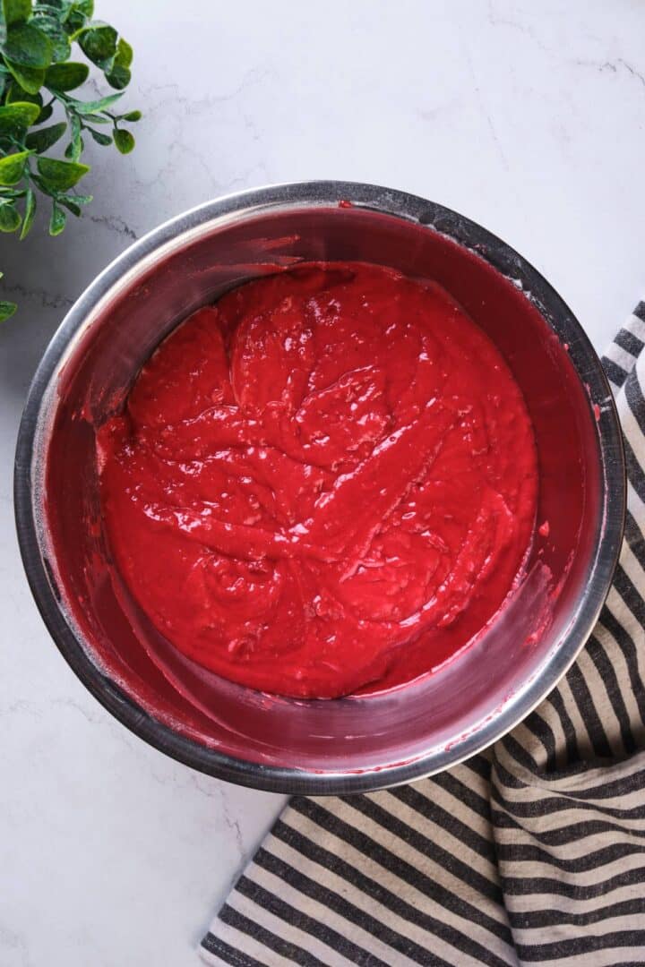 The Ultimate Fresh Strawberry Cake: A Secret Bakery Recipe - Amycakes Bakes