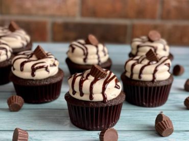 Peanut Butter Cup Cupcakes: a Bakery Recipe - Amycakes Bakes