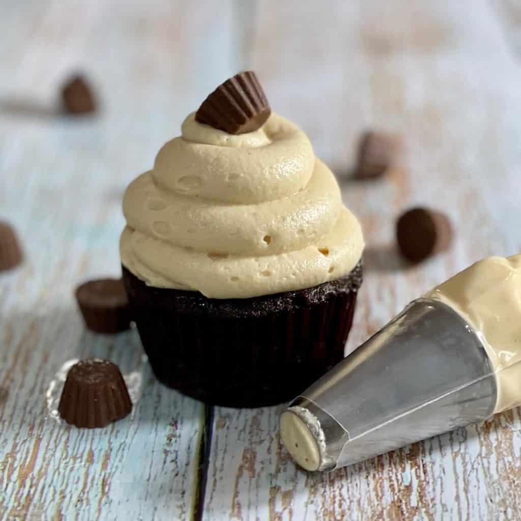 Creamy Peanut Butter Buttercream Frosting: A Bakery Recipe ~ Amycakes Bakes