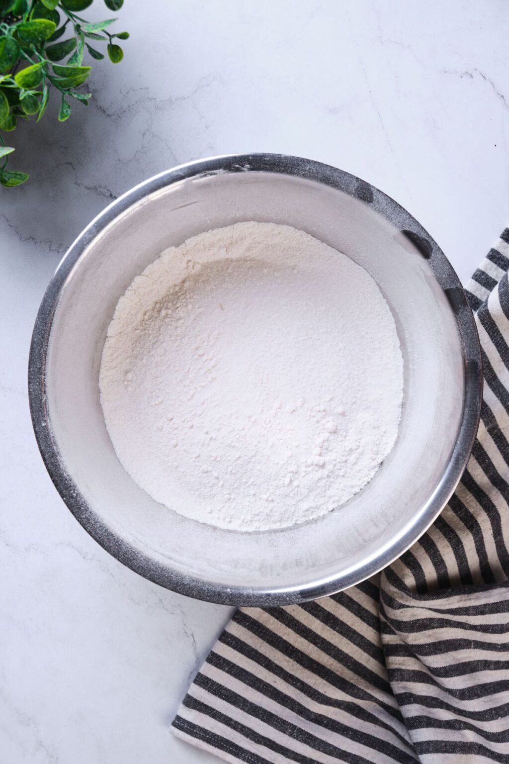 The Ultimate Fresh Strawberry Cake: A Secret Bakery Recipe - Amycakes Bakes