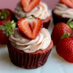 Strawberry Cupcakes with strawberry filling