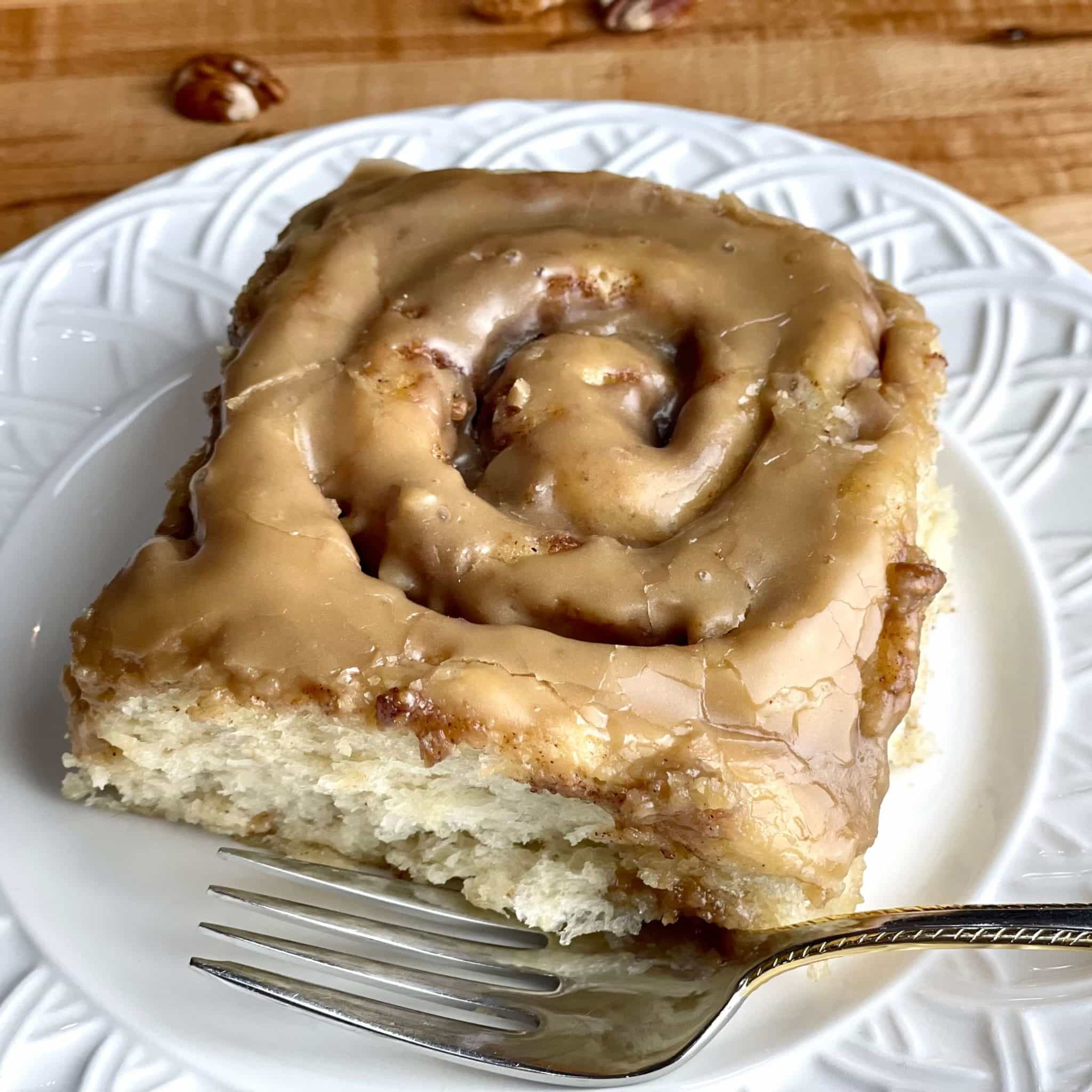 The Best Maple Pecan Cinnamon Rolls A Bakery Recipe Amycakes Bakes