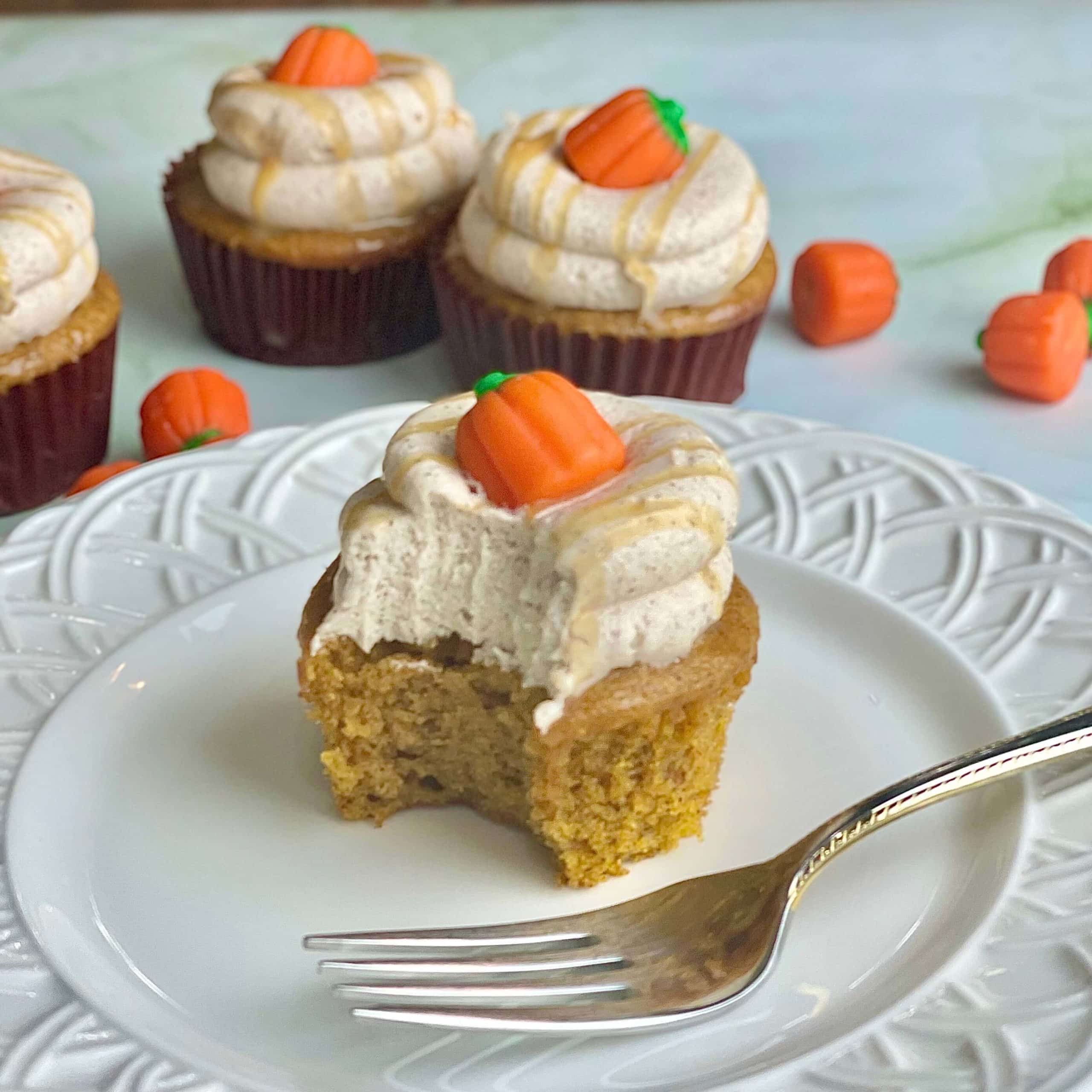 https://amycakesbakes.com/wp-content/uploads/2021/10/Soft-and-Moist-Pumpkin-Spice-Cupcake-with-Cinnamon-Buttercream-scaled.jpg