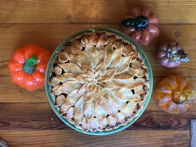 Apple pie with egg and vinegar pie crust by Amycakes Bakes
