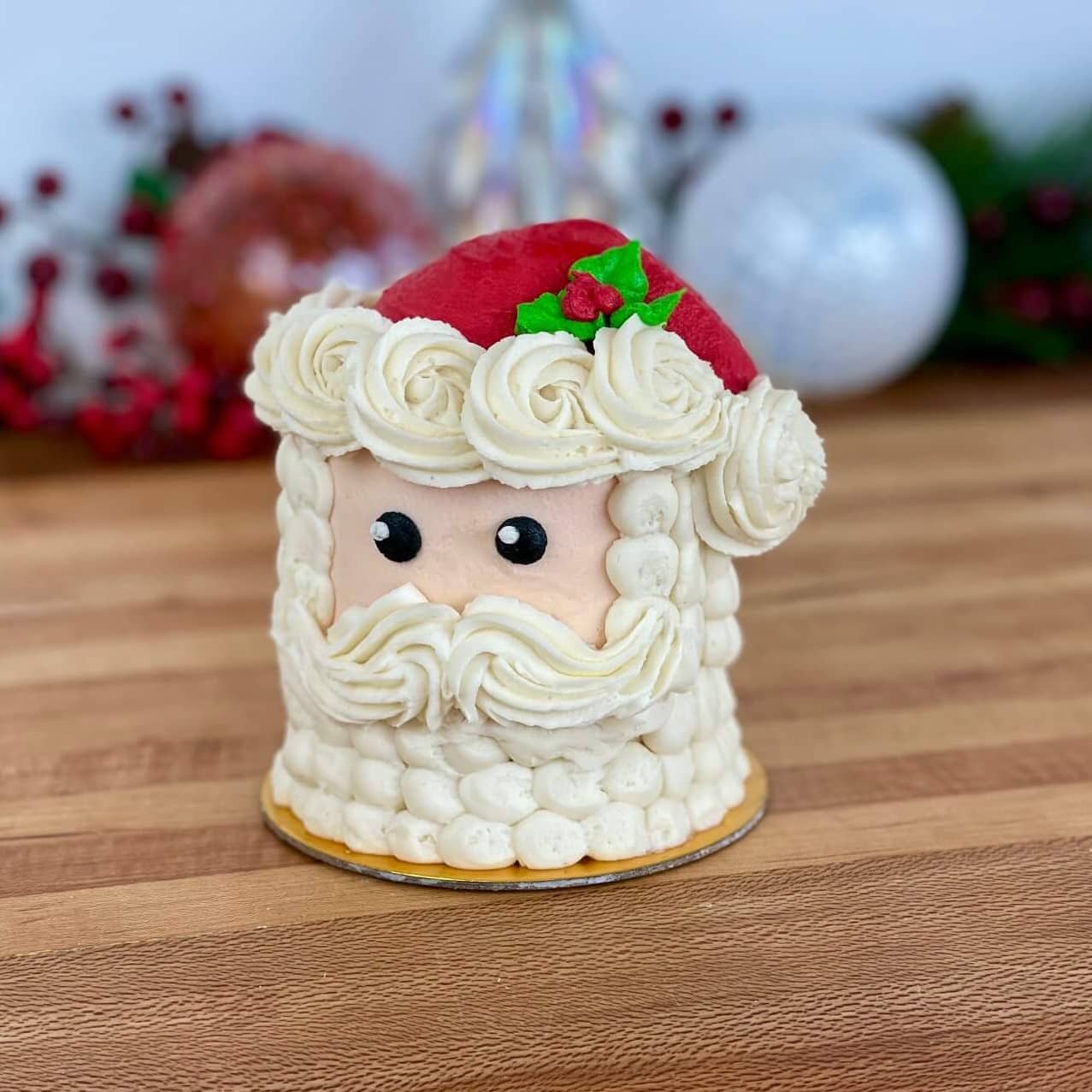 Mini Buttercream Santa Cake - Amycakes Bakes