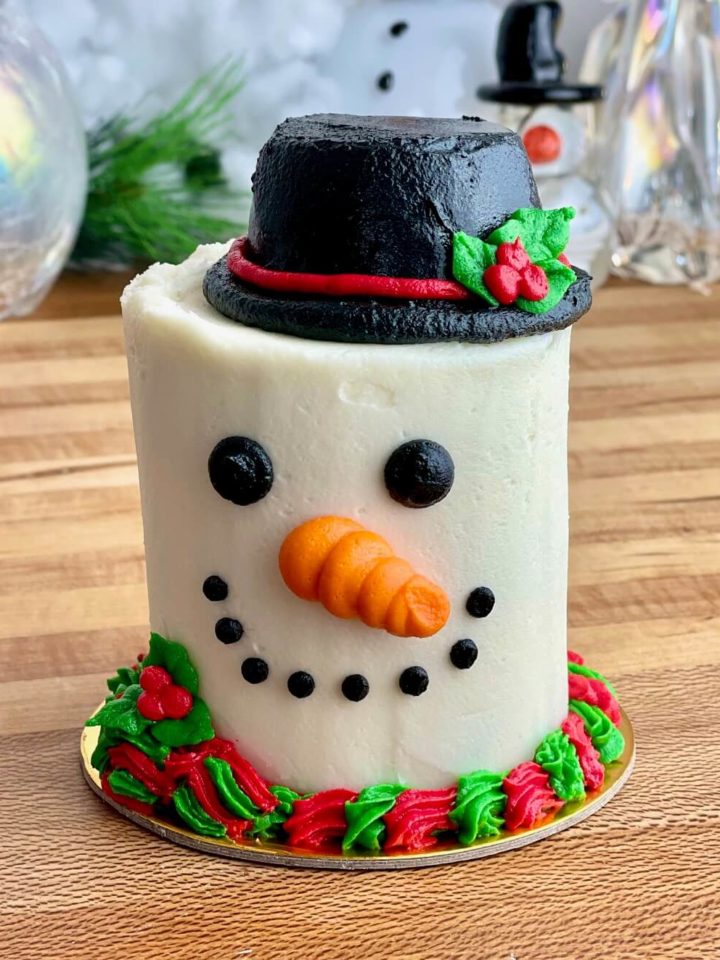 Mini Buttercream Snowman Face Cake made with a vanilla cake recipe by Amycakes Bakes