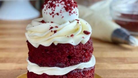 Christmas Red Velvet Bundt Cake - Amycakes Bakes