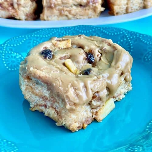 https://amycakesbakes.com/wp-content/uploads/2022/01/Soft-Harvest-wheat-cinnamon-rolls-with-apples-raisins-and-pecans-by-Amycakes-Bakes-500x500.jpg