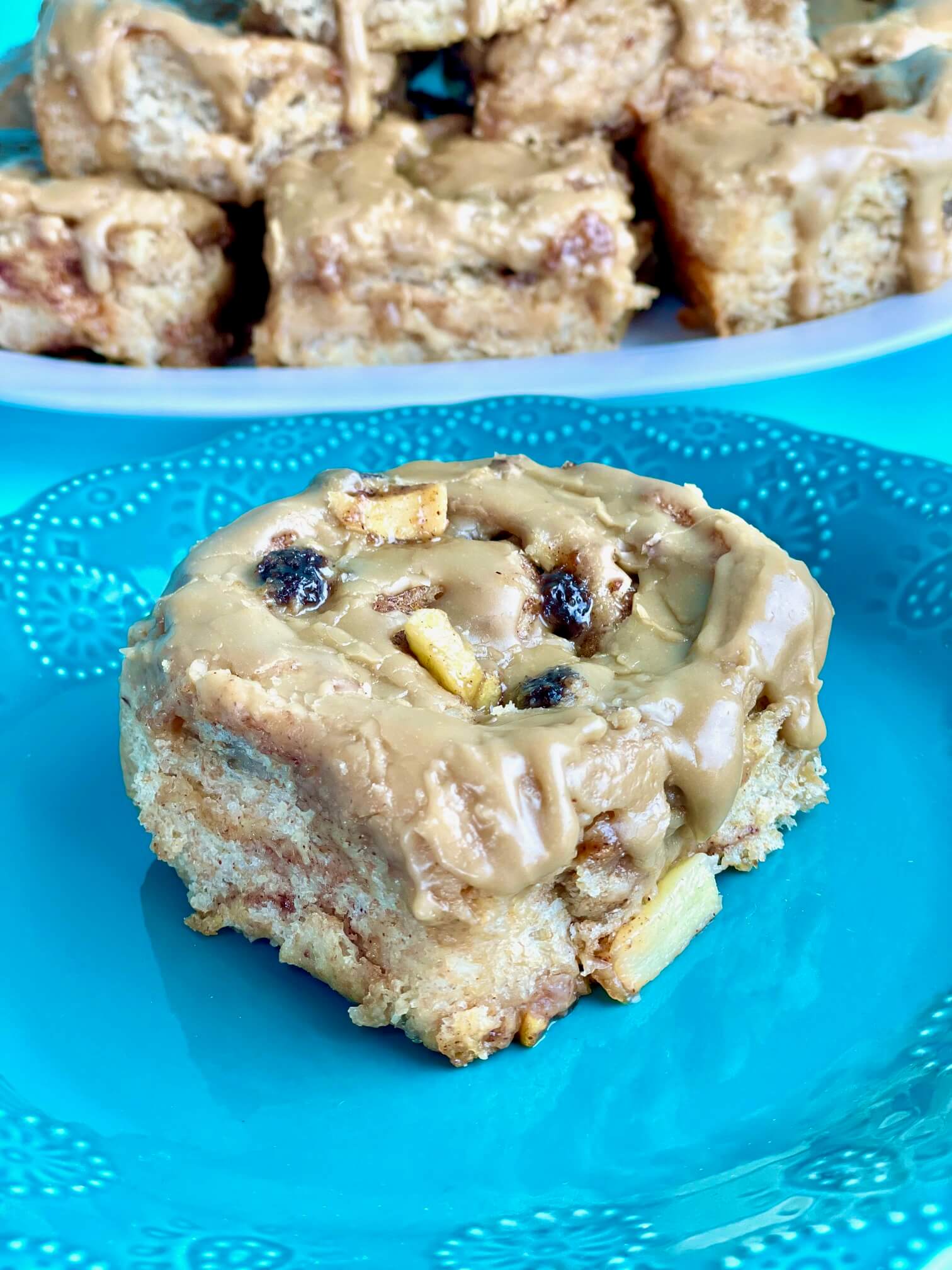 https://amycakesbakes.com/wp-content/uploads/2022/01/Soft-and-Gooey-Harvest-wheat-cinnamon-rolls-with-apples-raisins-and-pecans-by-Amycakes-Bakes.jpg