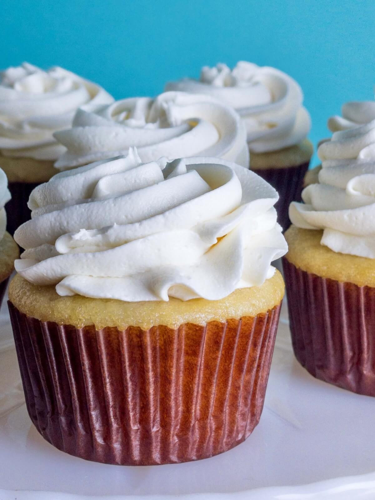 schoolbord Verzadigen Schema Super Moist Vanilla Cupcakes - Amycakes Bakes