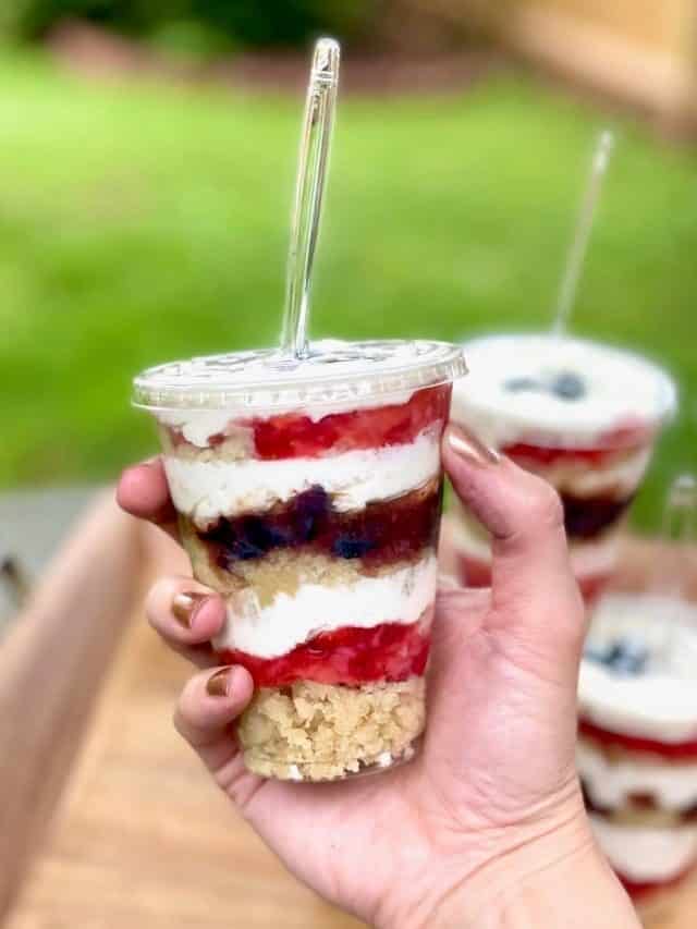Easy Fourth of July Dessert: Cake Cups!