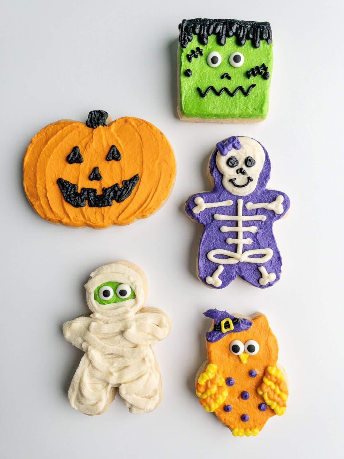 on overhead shot of 5 buttercream decorated sugar cookies