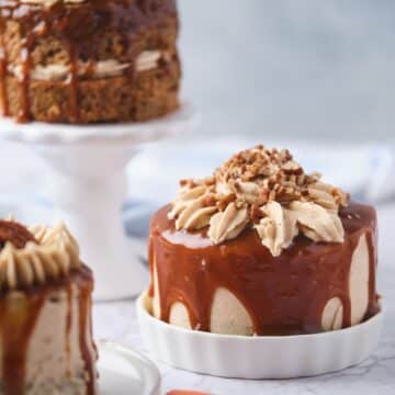 3 decorated mini carrot cakes.