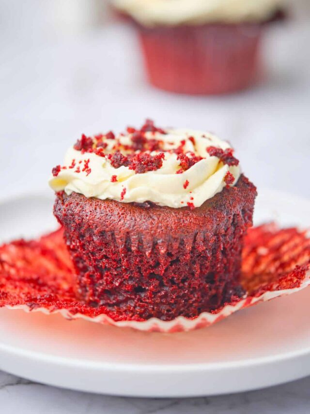 How To Make Moist Cupcakes 5 Secrets Amycakes Bakes   Cropped Super Moist Red Velvet Cupcake Recipe 1 