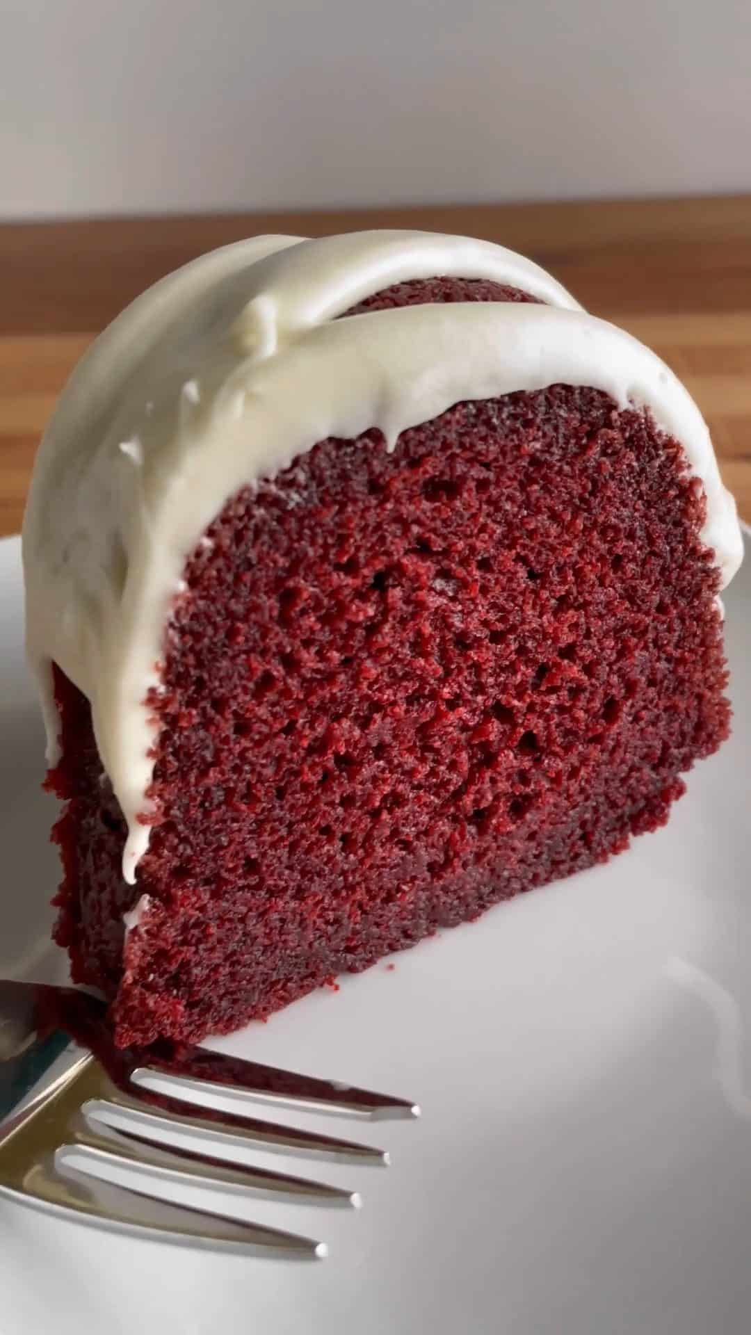 Christmas Red Velvet Bundt Cake - Amycakes Bakes