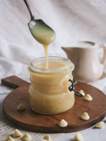 Easy White Chocolate Ganache Recipe (Two Ingredients) - Amycakes Bakes